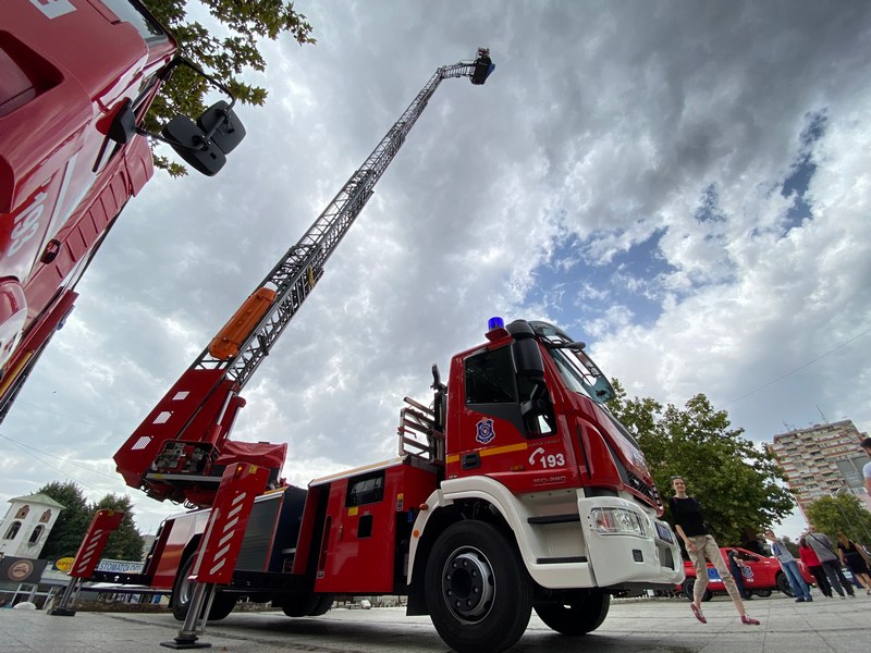 Osniva se sedam dobrovoljnih vatrogasnih društava, među njima i u Leskovcu i Nišu