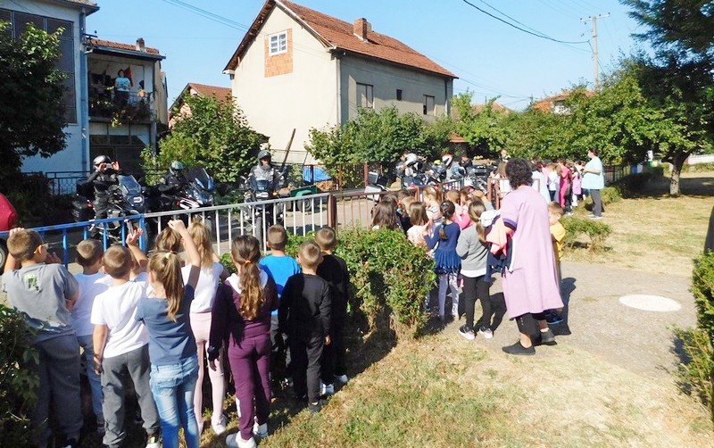 BALKAN RELI i bajkeri iz Splita ponovo gosti Vlasotinca, posluženi i baklavama iz vrtića