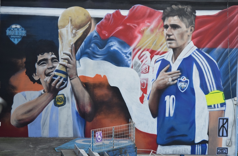 Piksi i Maradona na muralu terena FK Radnik iz Surdulice