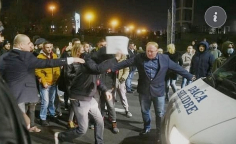 Narodna stranka: Bivši predsednik Trgovišta Nenad Krstić nasrtao na demonstrante u Beogradu