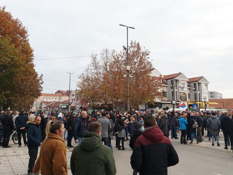 Protest i blokada u centru Leskovca, organizatori ranije napustili skup