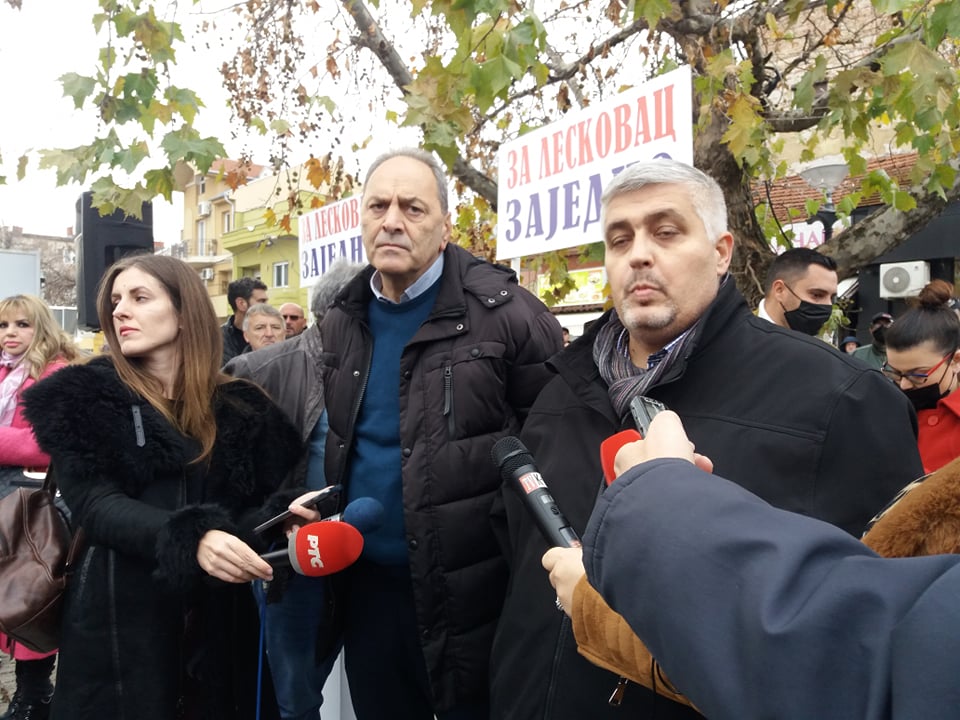 GG Za Leskovac zajedno: Protesti su počeli uprokos zastrašivanju u vidu iznenadnih kućnih poseta policije odbornicima i aktivistima