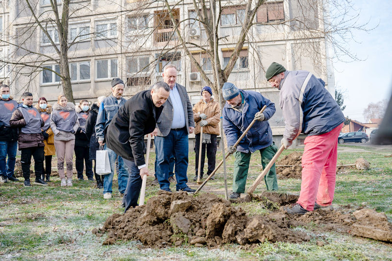 Kompanija Aptiv u Leskovcu donirala 580 sadnica