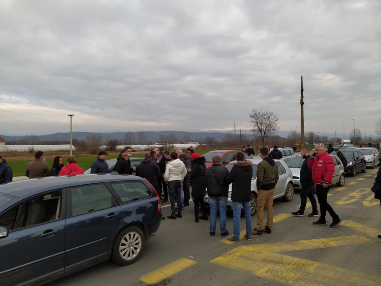 Vlasotinčani i Leskovčani na sat blokirali put u blizini Vlasotinačke petlje