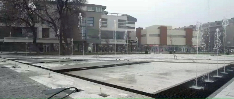 Fontana na Gradskom trgu puštena u probni rad, zavšetak trga najavljen pre proleća (video)