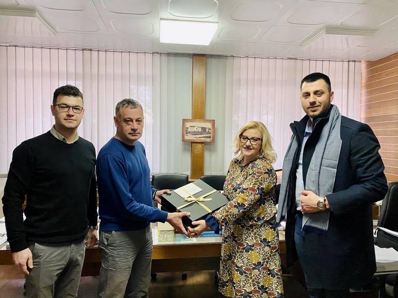Načelnica Pirotskog okruga uručila pakete predsednika Srbije pirotskoj Opštoj bolnici