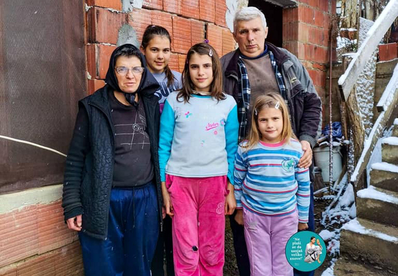 Petočlanoj porodici Petković neophodna drva za ogrev