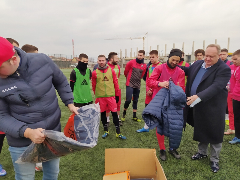 Fudbaleri Dubočice dobili nove zimske jakne (video)
