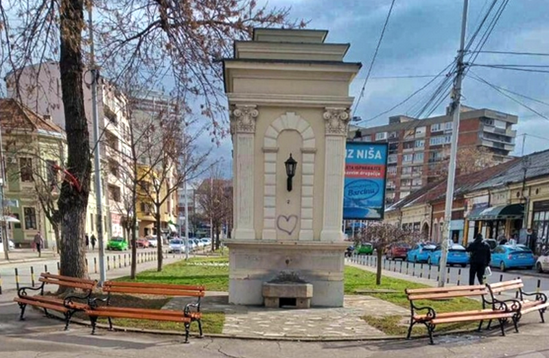 Trg Pavla Stojkovića dobija klupe kao što imaju evropski gradovi