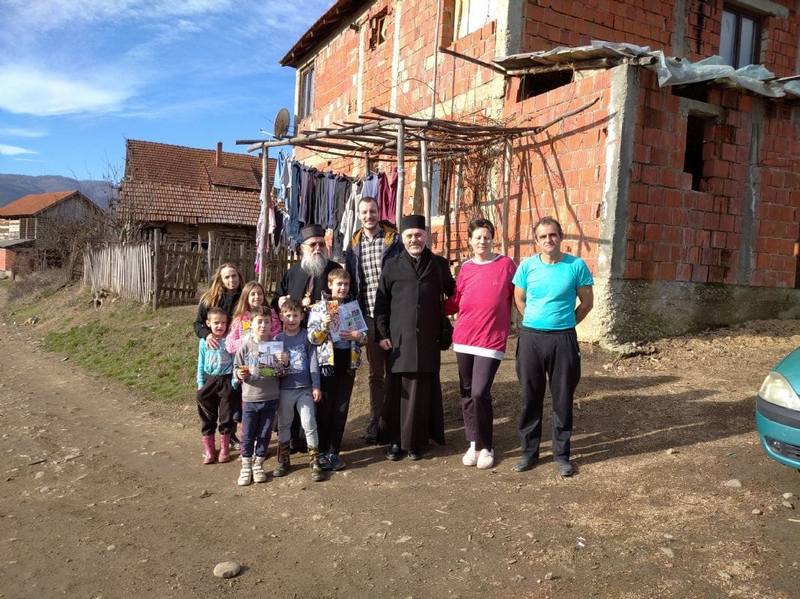 Episkop vranjski gospodin Pahomije uručio božićne poklone