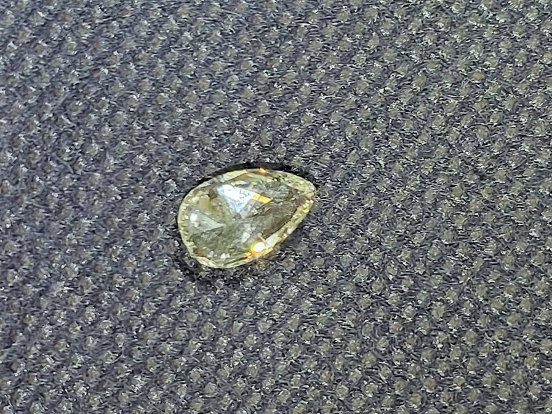 Carinici pronašli dijamant u poštanskoj pošiljci