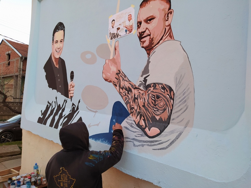 Priča na muralu o dvojici slavnih umetnika, prijatelja i kumova, o Tokanu i Igoru Japancu iz Leskovcu