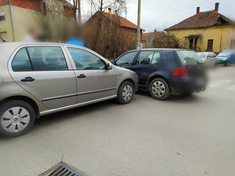 Udes u leskovačkoj ulici Pana Đukića, saobraćaj zakrčen