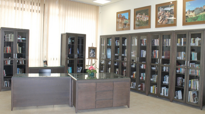 Postavljanjem fotografija zaokružena celina biblioteke “Hilandarski kutak”
