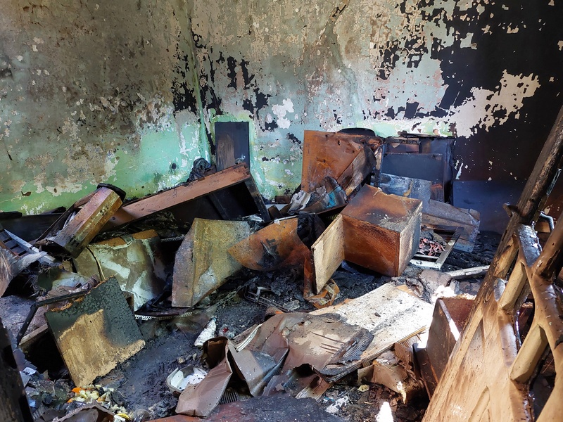 Nesreća na nesreću: Mladiću iz Leskovca o kome niko ne brine noćas izgorela kuća