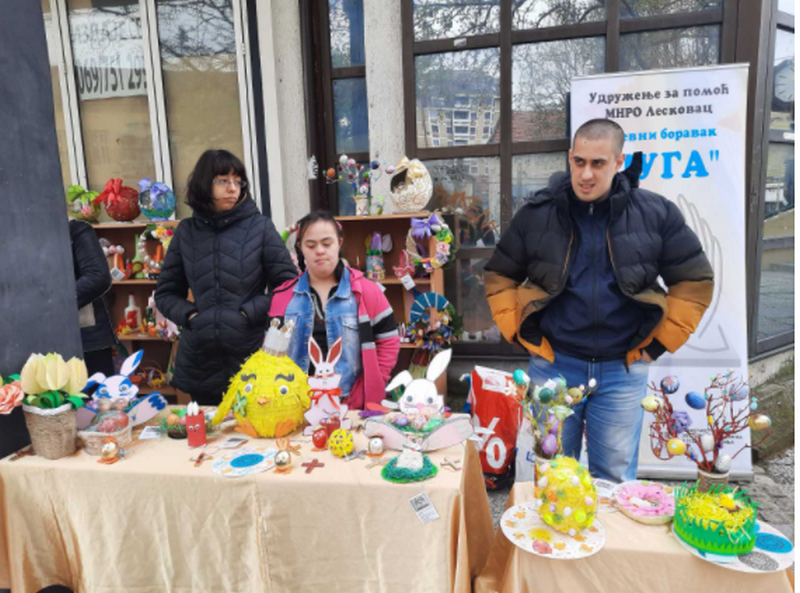 Humanitarna prodajna izložba članova udruženja MNRO u centru Leskovca