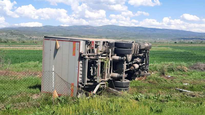 Sudarila se dva kamiona na auto-putu kod Leskovca (video)