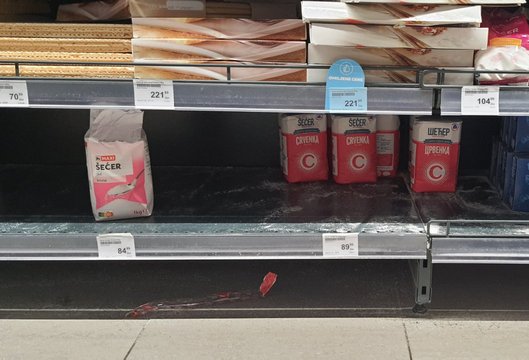 Nestašice šećera i u Leskovcu – u nekim trgovinama rafovi prazni u drugim ograničenja