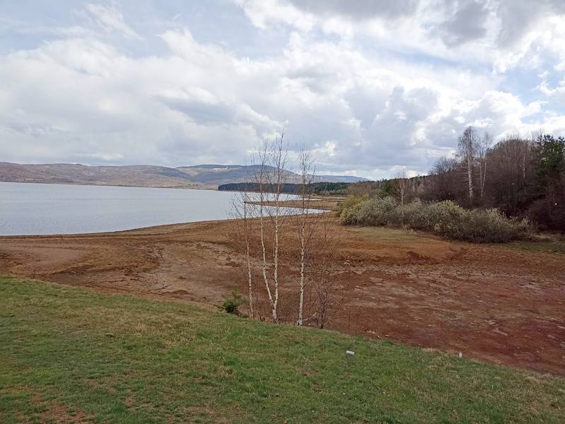 Vlasinsko jezero ponovo ispušteno – obale opustele