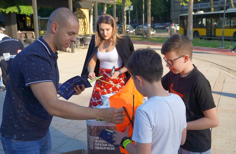 Akcija o bezbednosti i boljoj vidljivosti pešaka u saobraćaju predstavljena deci