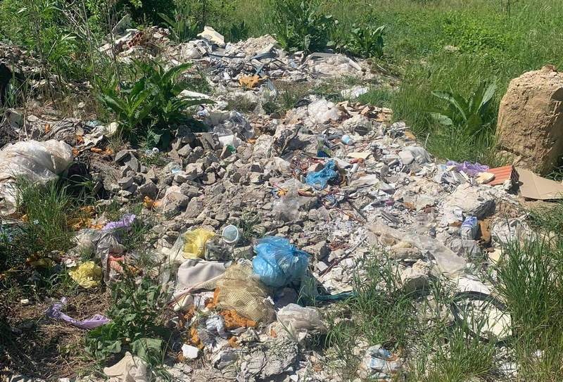 Nesavesni građani napravili deponiju iza Okružnog zatvora u Leskovcu