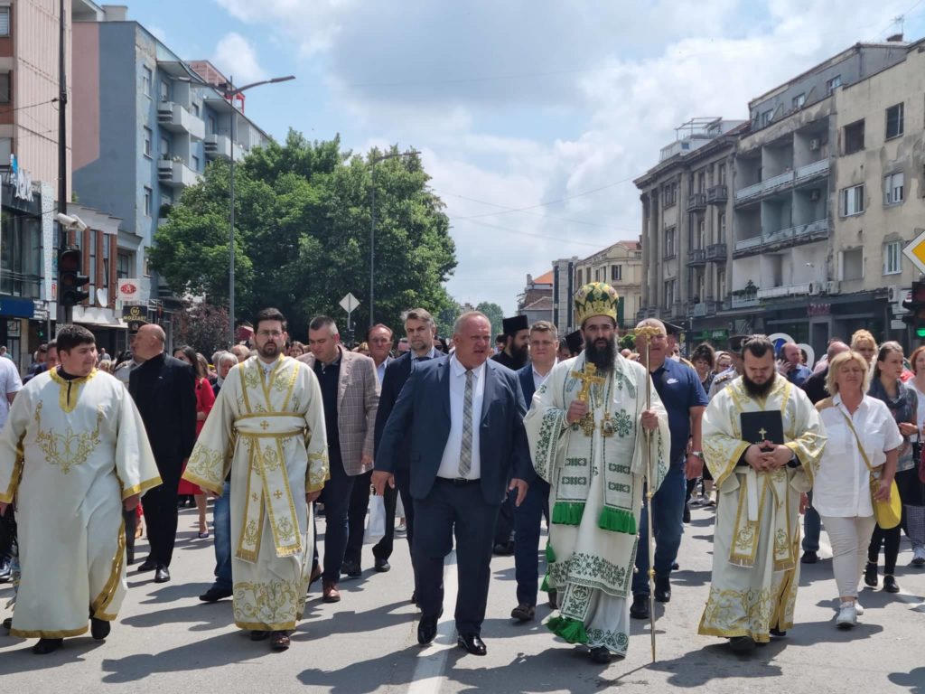 Slava Leskovca počela liturgijom i litijama