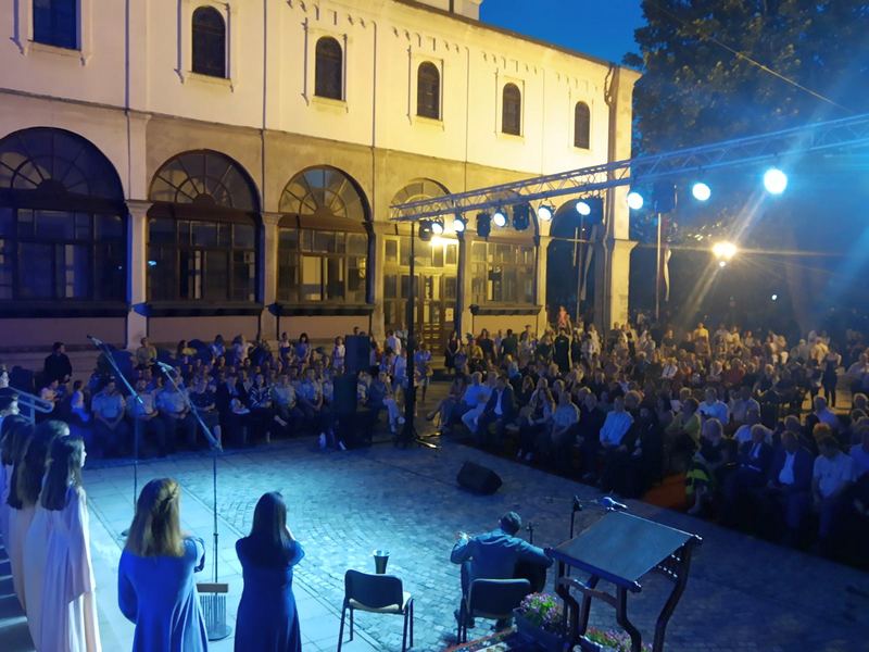 Na Vidovdanskoj akademiji uručene nagrade đacima generacije osnovnih i srednjih škola