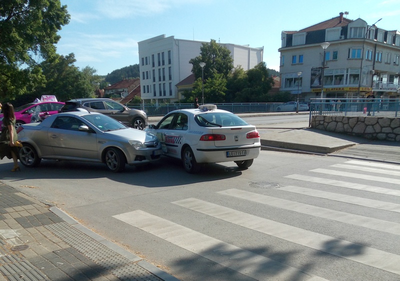 Dva sudara u razmaku od par minuta kod „Foto Bate“