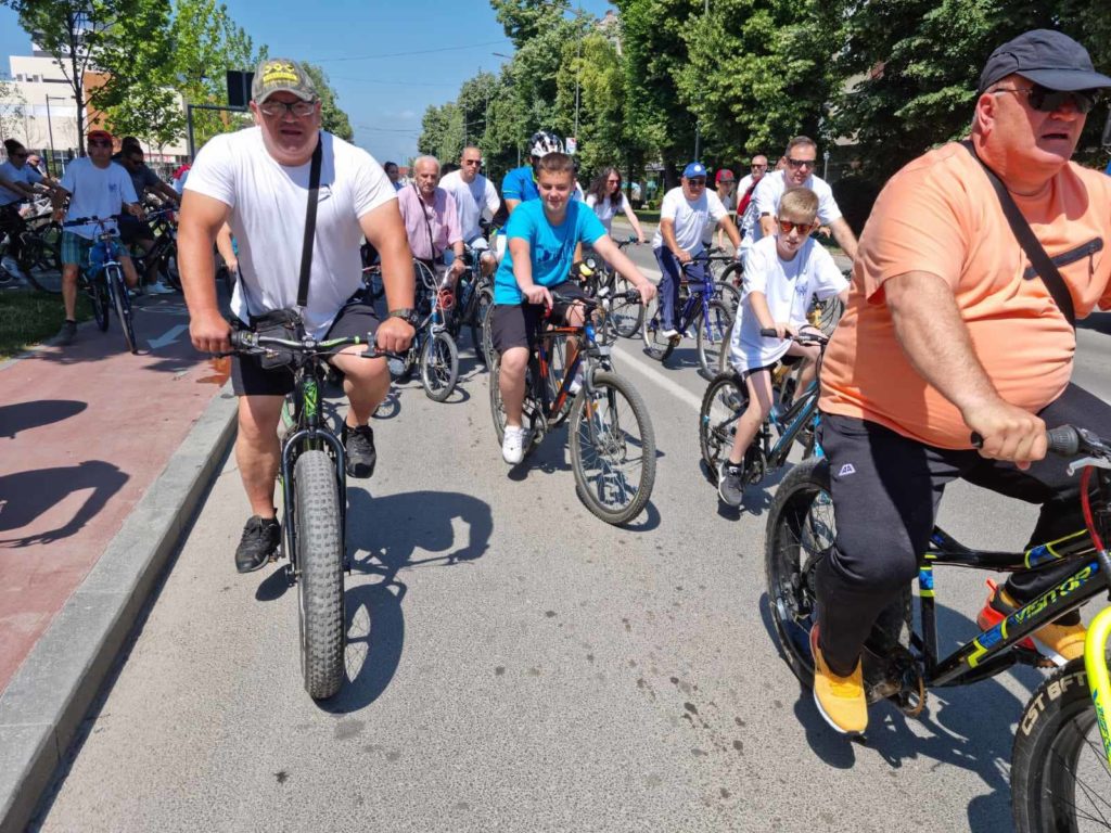 Vožnja bicikala sa gradonačelnikom Leskovca od Trga do Bavke