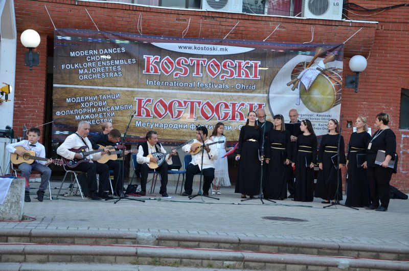 Aplauz i ovacije za leskovački ansambl „Branko“ na festivalu „Kostoski“