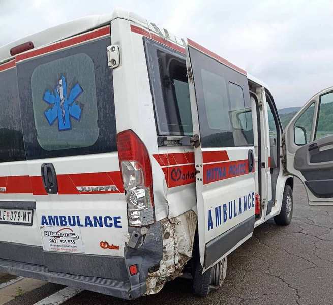 Teška nezgoda na auto-putu kod Leskovca, u višestrukom sudaru povređena i cela ekipa hitne pomoći