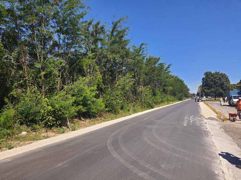 Novi asfalt stigao do Velikog Trnjanja, najvaljena sanacija dela puta Barje-Oruglica