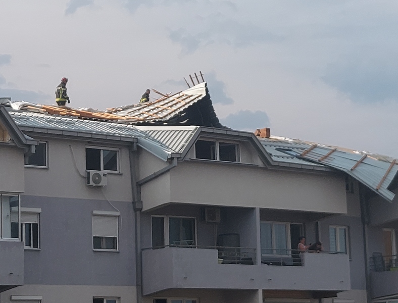 Leteo krov “od papira” na novoj zgradi u Leskovcu