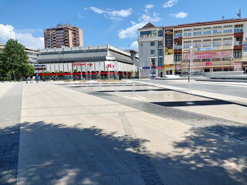 Gradonačelnik Leskovca najavio jednostrani raskid ugovra oko Gradskog trga sa “Bauvezenom”