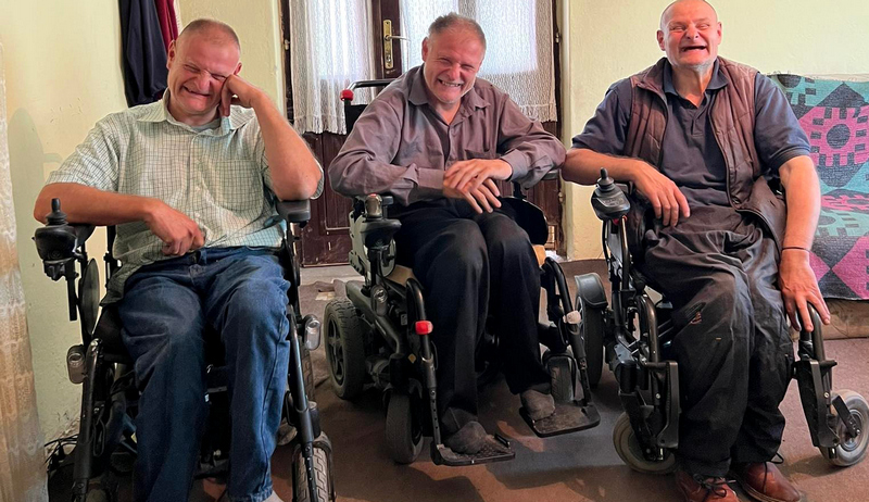 Pavlovići boluju od cerebralne paralize i potrebna im je naša pomoć
