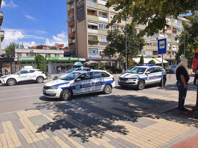 Žena povređena pri izlasku iz autobusa u centru Leskovca