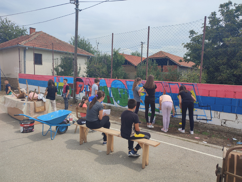 Aktivisti iz komšiluka oslikali sportski teren u Neradovcu