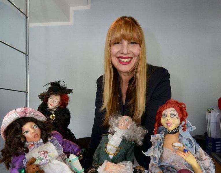 Milica iz Niša jedina u Srbiji pravi „art dolls“, s karakterom i životnom pričom