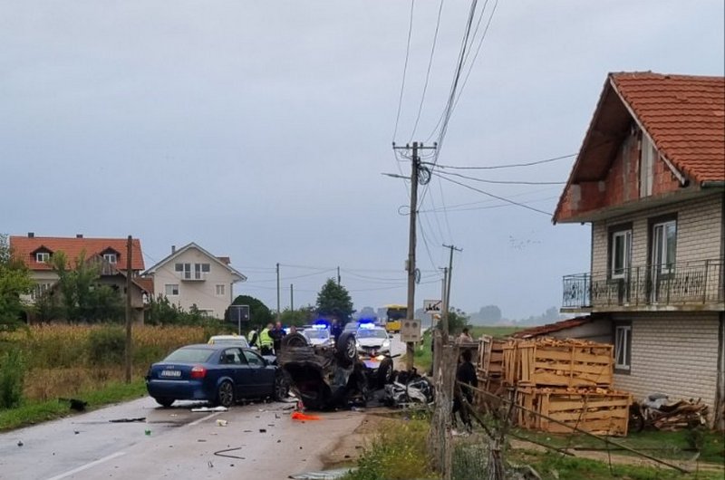 U saobraćajnoj nesreći kod Leskovca poginuo mladić (24), više osoba povređeno