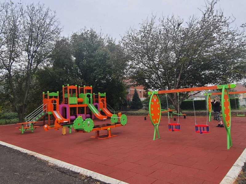 Na Dan grada otvorena dva nova dečija igrališta u Leskovcu
