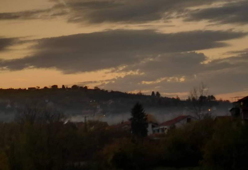 Dim sa deponije ponovo večeras, ali na drugom kraju Leskovca