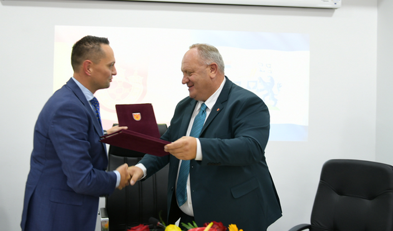 Gradonačelnik Leskovca potpisao ugovor o saradnji sa kolegom iz Krive Palanke