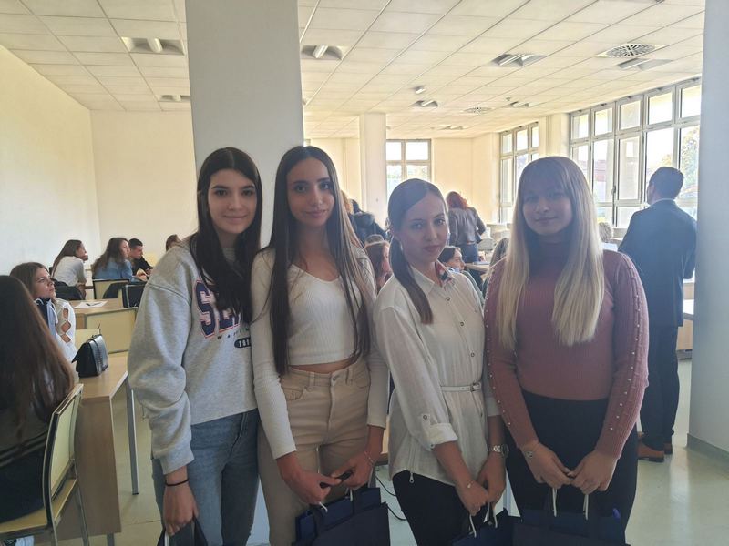 Srednjoškolke iz Niša odnele pobedu u znanju o srpskim novčanicama