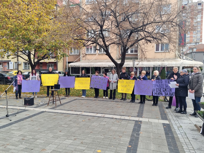Žene za mir u Leskovcu recitovale stihove „Za jake žene“ (video)