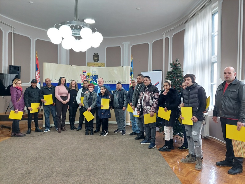 Grad Leskovac i ASB podelili 20 ugovora Romima za započinjanje sopstvenog posla