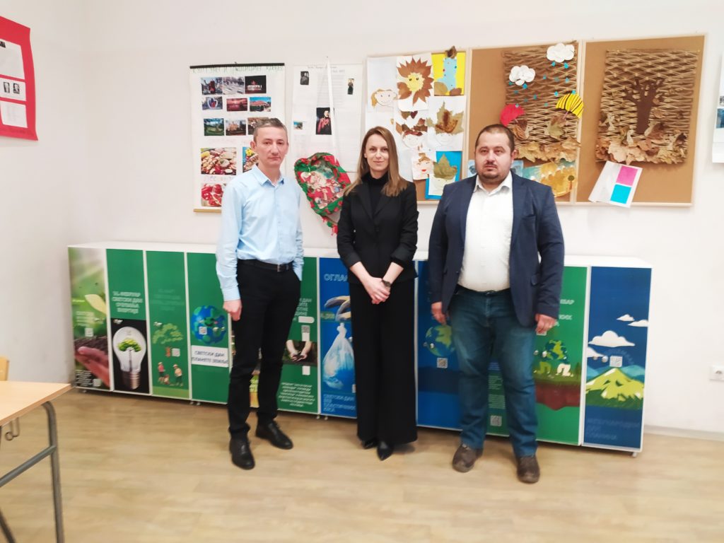 Udruženje roditelja “Ringeraja” doniralo dva Eko kalendara školi “Josif Kostić” u Leskovcu