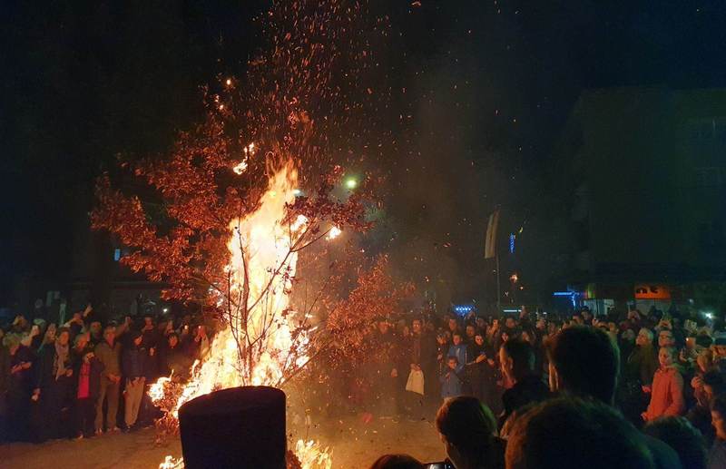 Da ga zdravlje prati: Mali Ogi u Leskovcu izvukao zlatnik iz česnice (foto-video)