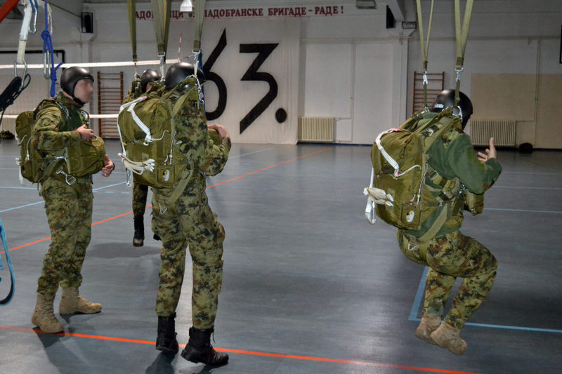 Organizovana osnovna padobranska obuka vojnika na služenju vojnog roka