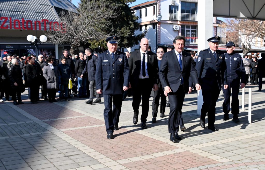 Gašić posetio policijske stanice u Lebanu i Bojniku, Krkobabić obilazio sela