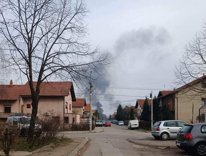 Leskovac: Radničko naselje ponovo obavio dim usred dana